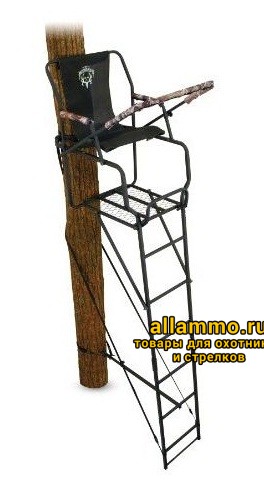 Лабаз с лестницей, приставной к дереву, высота 6,7 м